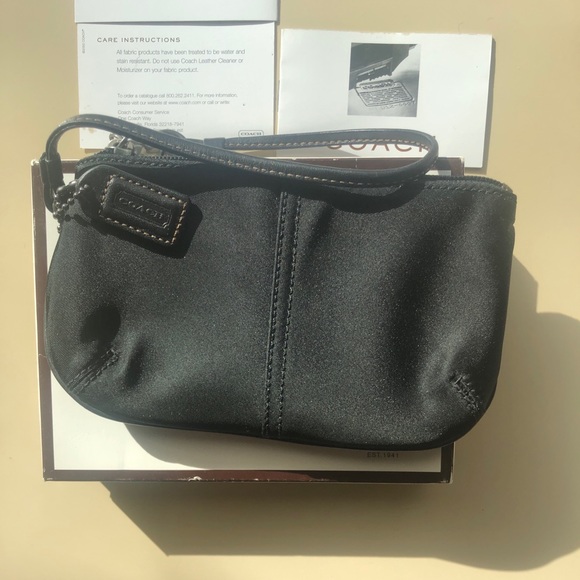 NWOT COACH fabric wristlet. Black. Zipper strap purse cell phone holder - Picture 2 of 11